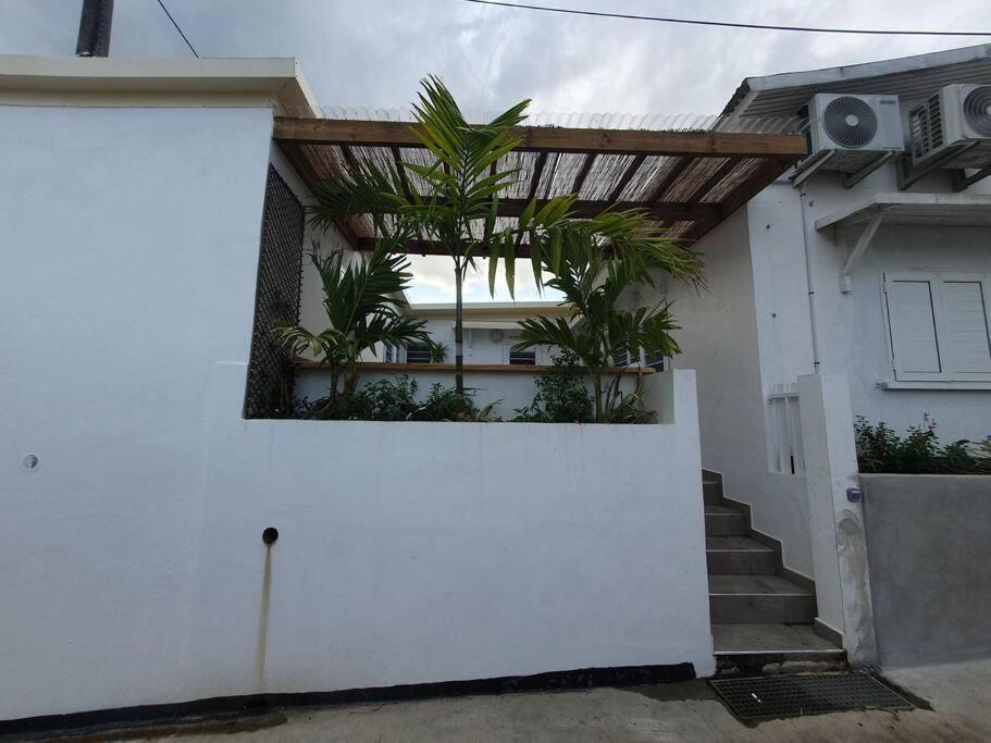 Studio Pour 2 Personnes Proche De L'Hopital Et Du Jardin De L'Etat Saint-Denis Exterior foto